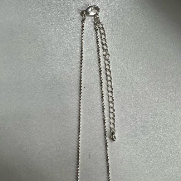 Elegant Silver Heart Necklace - Picture 5 of 5